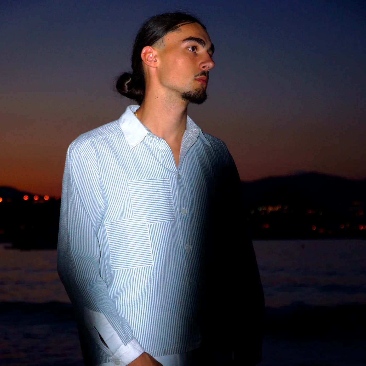 Mannequin portant la nouvelle collection Arno Polynice avec chemise